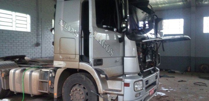 Caminhão roubado na cidade de São Mateus do Sul é encontrado em barracão na Av. Leopoldo Sander