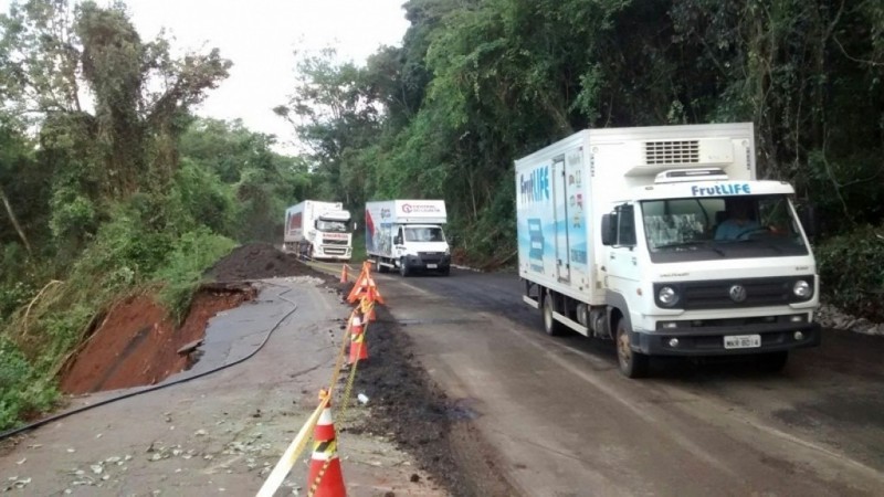 Rodovia SC 283 tem meia pista liberada em Águas de Chapecó