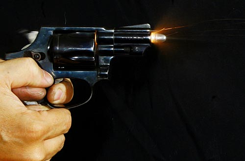 Homem é atingido por disparo de arma de fogo e Polícia prende autor no bairro Santo Antônio