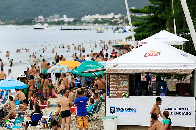 Floripa: moradores imitam a prefeitura e compram caixas de areia para o cocô