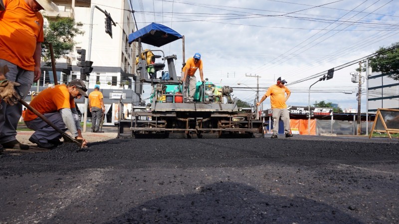 colocacao-de-capa-asfaltica-definitiva-na-sao-pedro-1-