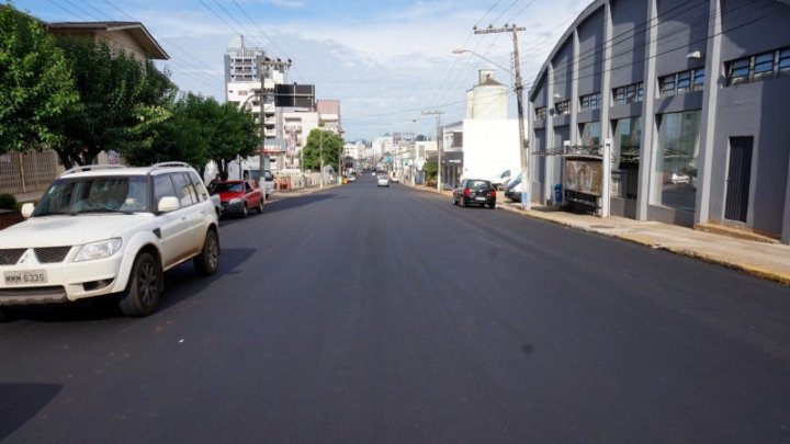 Avenida São Pedro recebe o asfalto novo