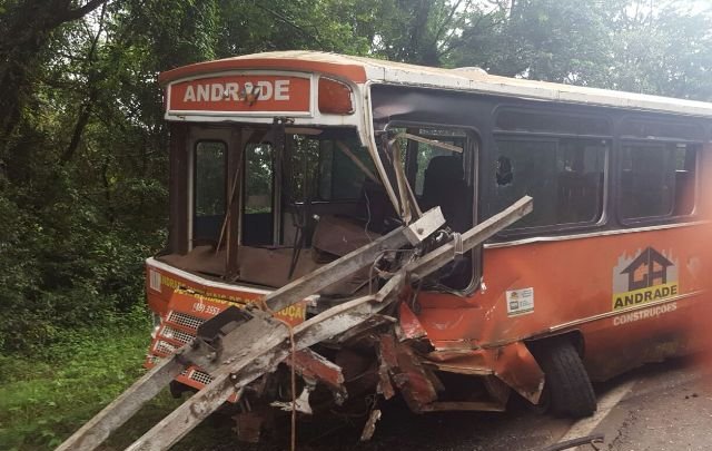 Colisão de carro e ônibus provoca uma morte e cinco feridos em Joaçaba