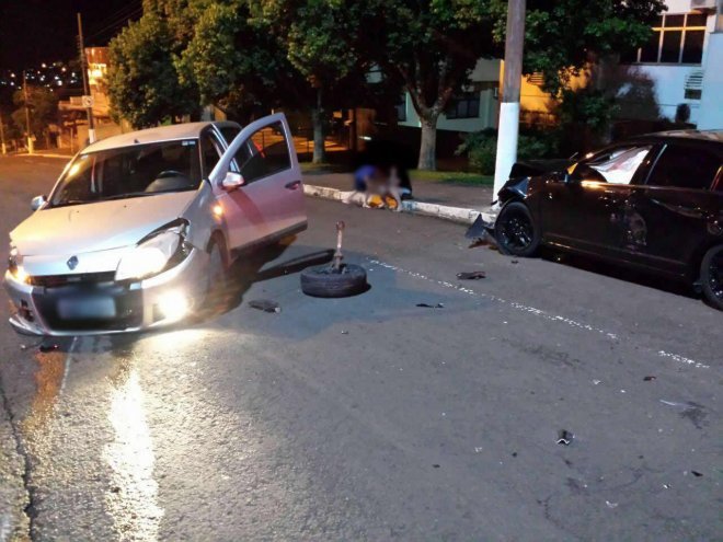 Veículo perde uma das rodas em colisão registrada em Chapecó