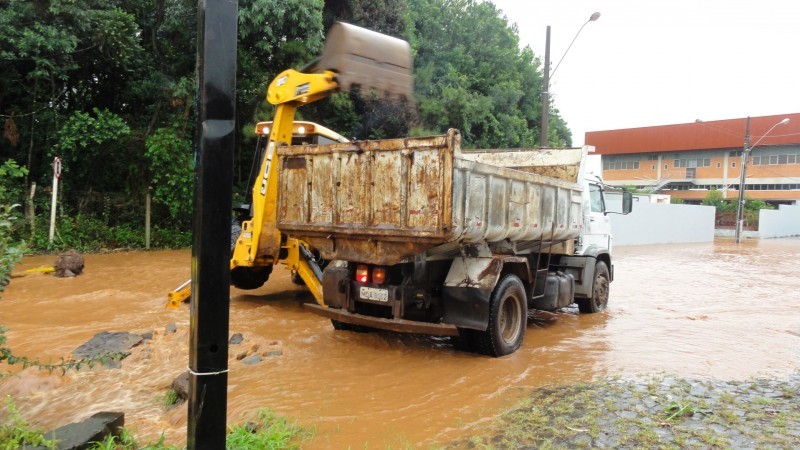 retirada-da-tubulacao-na-rua-sicilia-3-