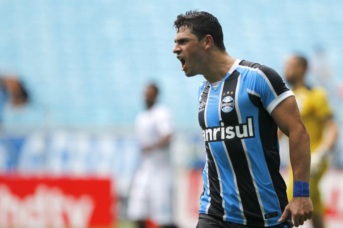 Com gols no final, Grêmio ganha do Glória na Arena