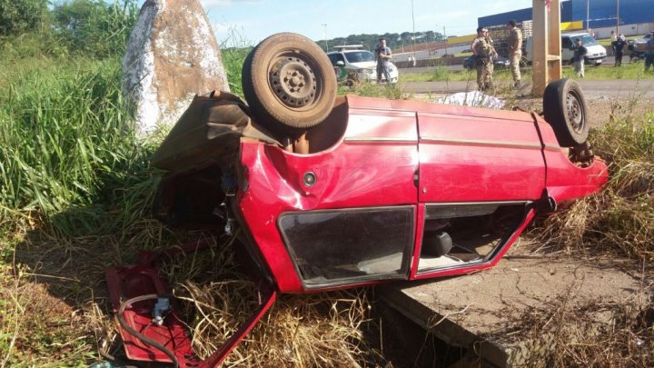 Homem morre em colisão envolvendo quatro veículos na BR-480 no acesso