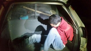 Após ser preso homem promove quebra-quebra dentro do camburão no bairro Bela Vista