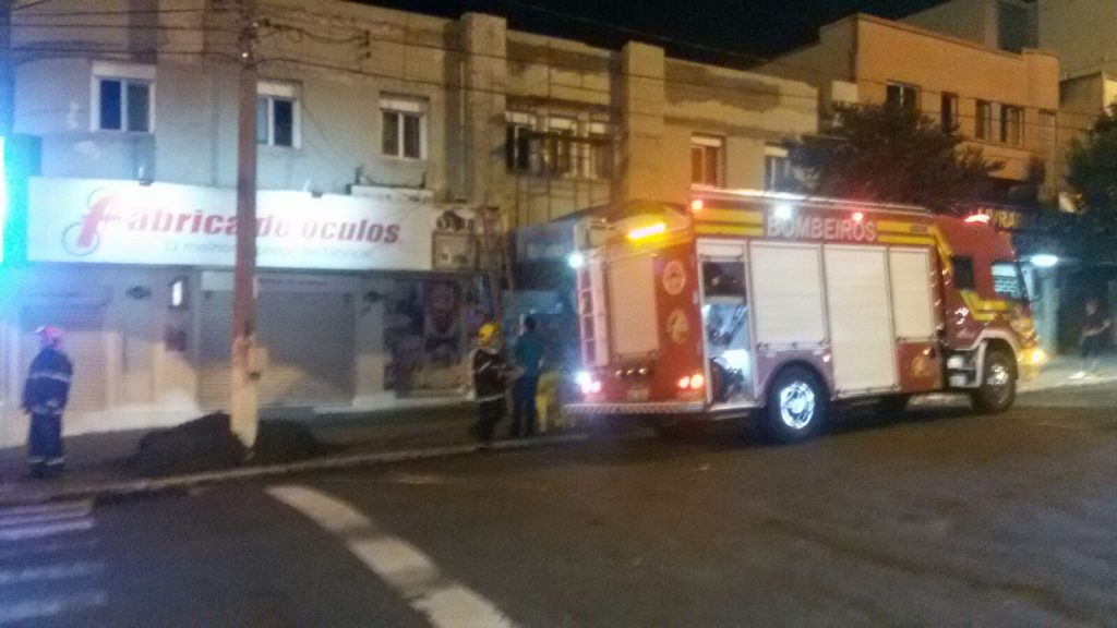 Incêndio na fábrica de óculos na Getúlio Vargas