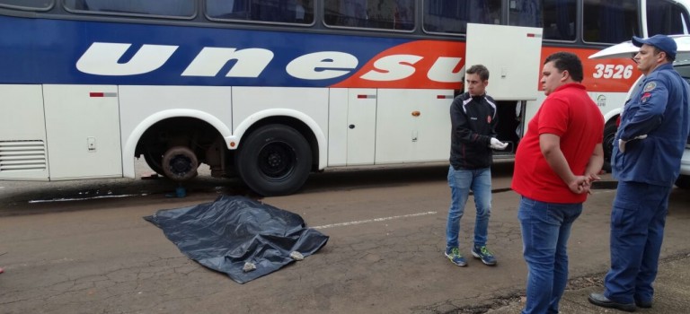 Mecânico morre esmagado por ônibus em acidente de trabalho