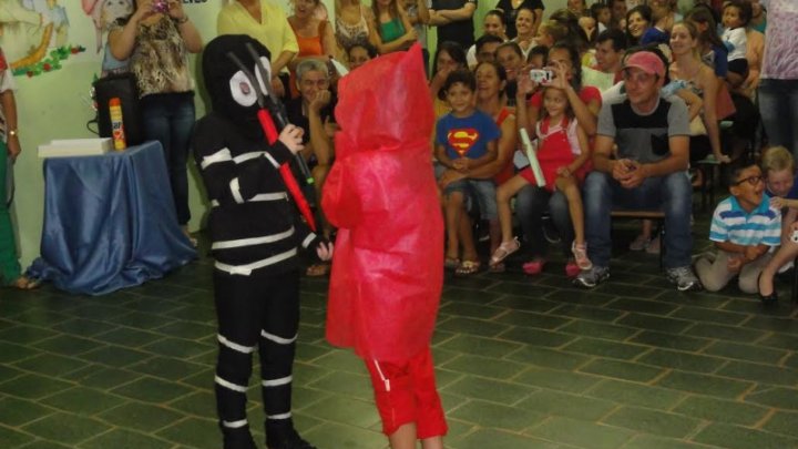 Educação: Escola promove teatro contra dengue