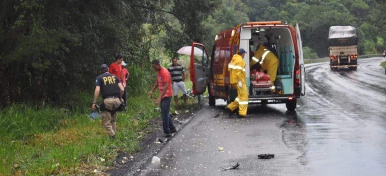 Colisão deixa dois mortos na BR-282 próximo posto Tedesco