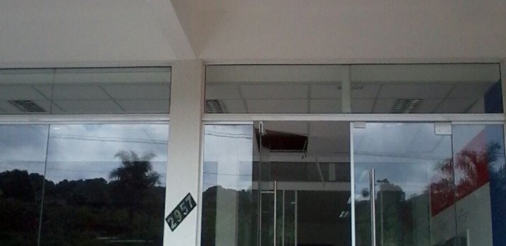 Bandidos tentam arrombar caixas eletrônicos de agência bancária na Efapi em Chapecó