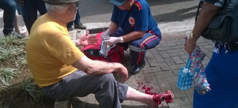 Idoso atropelado em faixa de pedestre por lotação morre no HRO