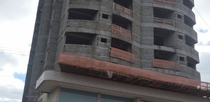Homem cai de prédio em construção e morre na Efapi