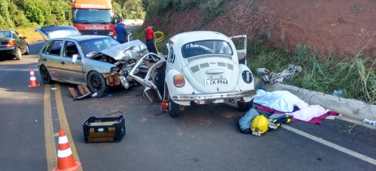 Acidente deixa dois mortos e seis feridos no acesso ao Alto de Serra