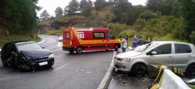 Bombeiros de Chapecó auxiliam no resgate de feridos em acidente na BR 282