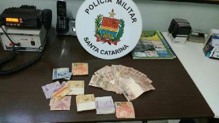 Polícia prende em flagrante homem com 300 reais em notas falsas