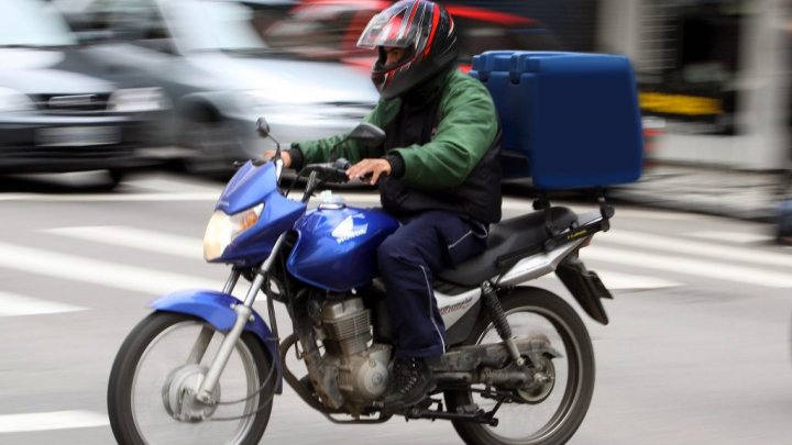 Motoboy é vítima de assaltantes no Centro da cidade na rua Porto Alegre