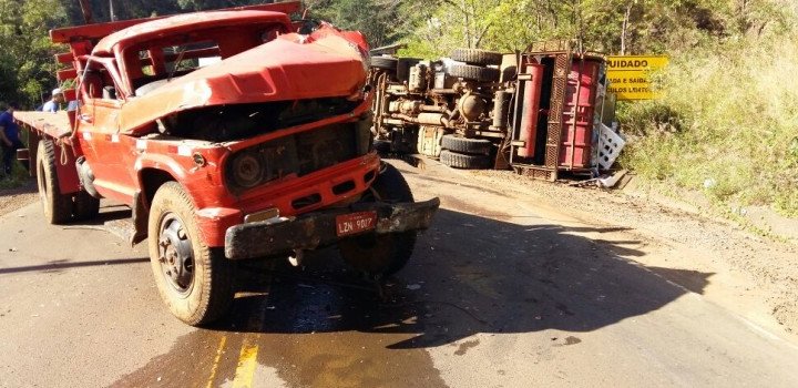 Colisão envolve dois caminhões na SC-283