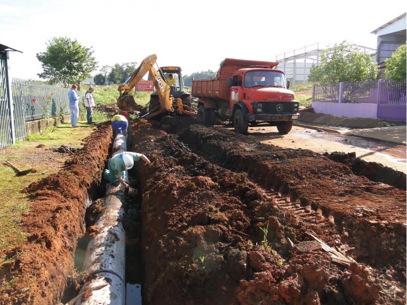 Prefeitura realiza obras de drenagem na Efapi