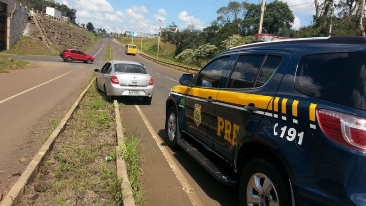 Acidente no acesso na BR 480 envolve dois veículos de passeio