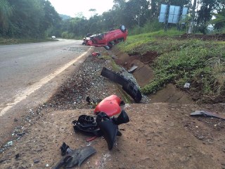 Motorista fica ferida em capotamento na SC-283