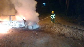 Veículo furtado é queimado em Chapecó