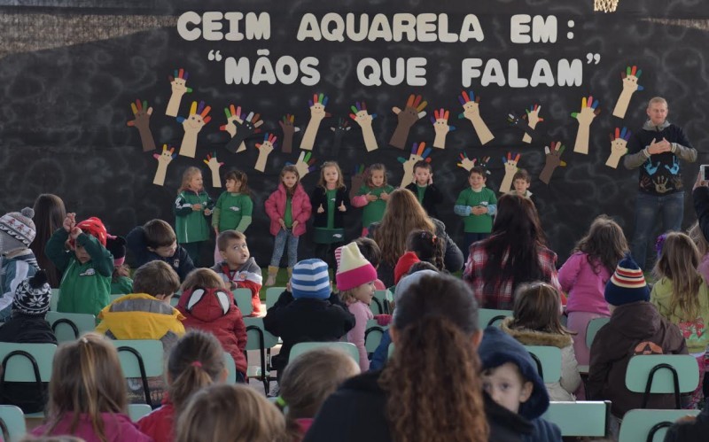 Projeto trabalha inclusão através do ensino de Libras