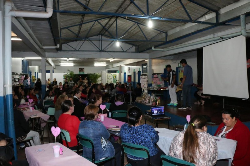 Instituições municipais de ensino homenageiam as mães