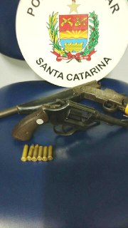Polícia Militar prende três suspeitos de roubo a apreende duas armas de fogo em Coronel Freitas