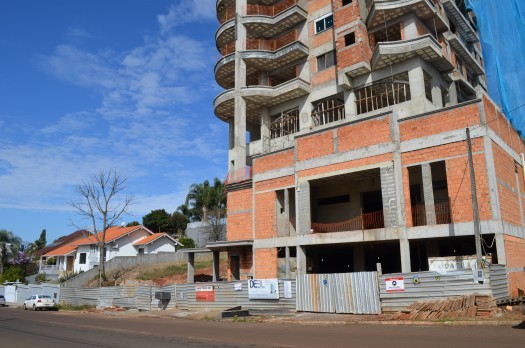 Trabalhador morre ao cair do 4º andar de construção