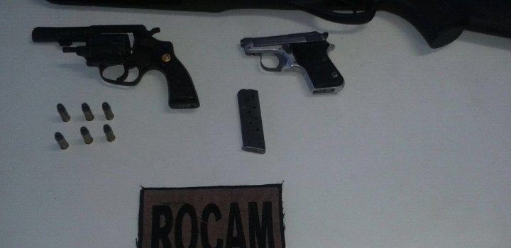 Homem é preso por posse ilegal de duas armas após denúncias de disparos no Eldorado