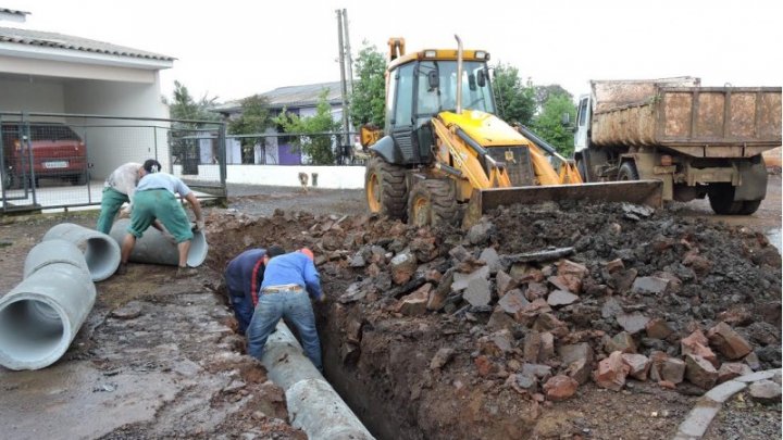 Prefeitura instala tubulação na Efapi