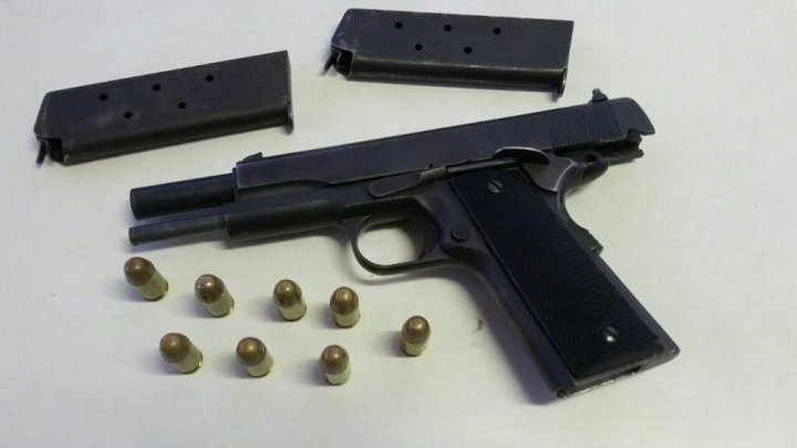 Polícia prende homem e apreende pistola .45 no Eldorado