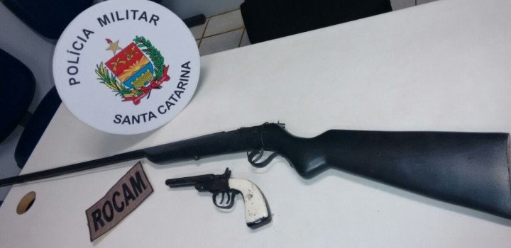 ROCAM prende homem com duas armas de fogo