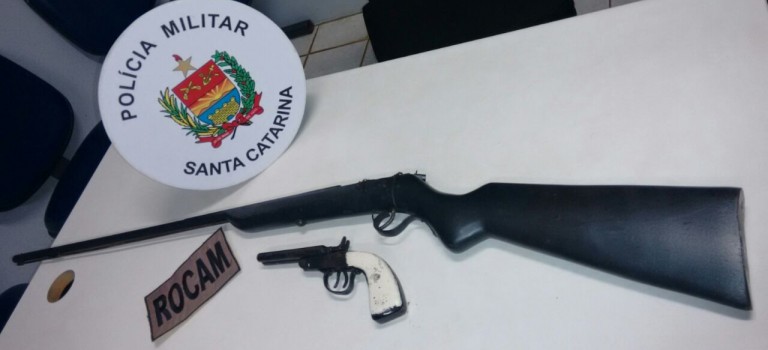 ROCAM prende homem com duas armas de fogo