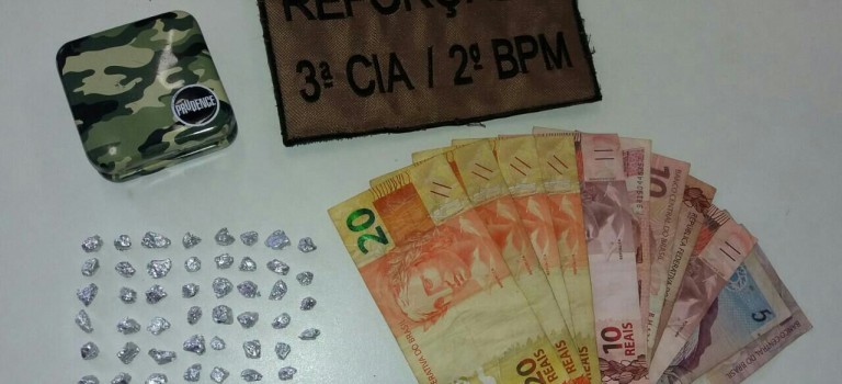 REFORÇADA apreende droga e detém dupla por suspeita de tráfico no bairro Líder