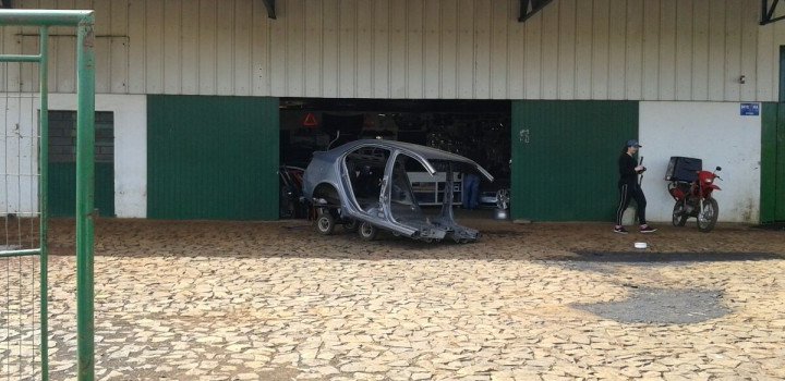 DEIC flagra veículo roubado no pátio de empresa em Pinhalzinho