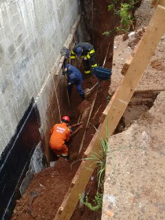 Trabalhador fica soterrado em Chapecó