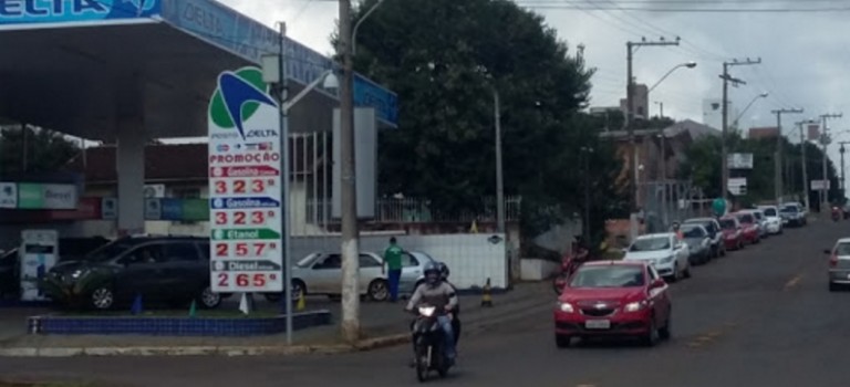 Bandidos assaltam posto de combustível no Maria Goreti e fazem disparo de arma de fogo