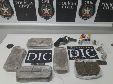 Após investigação da Polícia Civil, dois jovens são presos por tráfico de droga na região