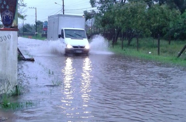 Chuva provoca estragos em SC na tarde deste sábado (4)