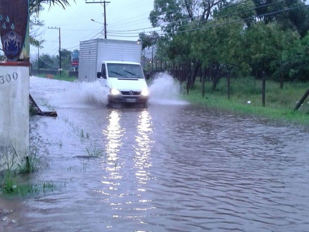 Chuva provoca estragos em SC na tarde deste sábado (4)