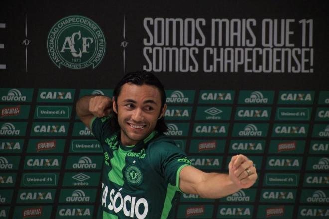 Chapecoense treina no campo do Barroso para se adaptar ao sintético