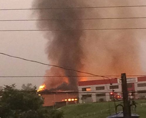 Incêndio consome fábrica de móveis em Sul Brasil