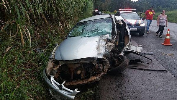 Uma pessoa morre e três ficam feridas em acidente na BR-282, em Chapecó