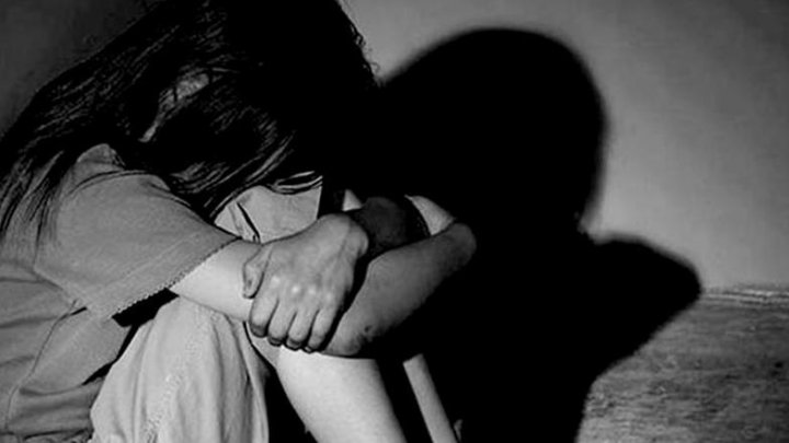 Mãe é acusada de abusar de filha adolescente
