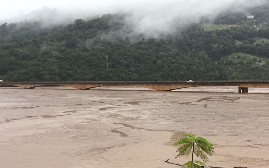 Ponte no Goio En segue com trânsito livre