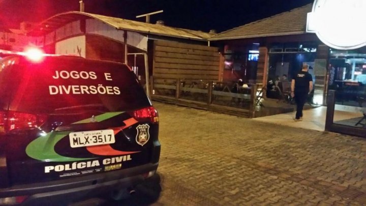 Chapecó – Polícia civil realiza fiscalização em estabelecimentos comerciais